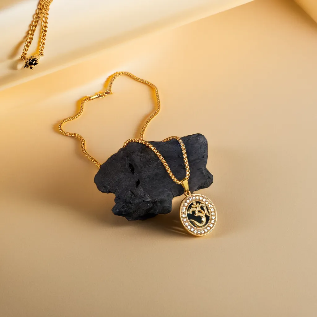 OM DIAMOND PENDENT WITH CHAIN