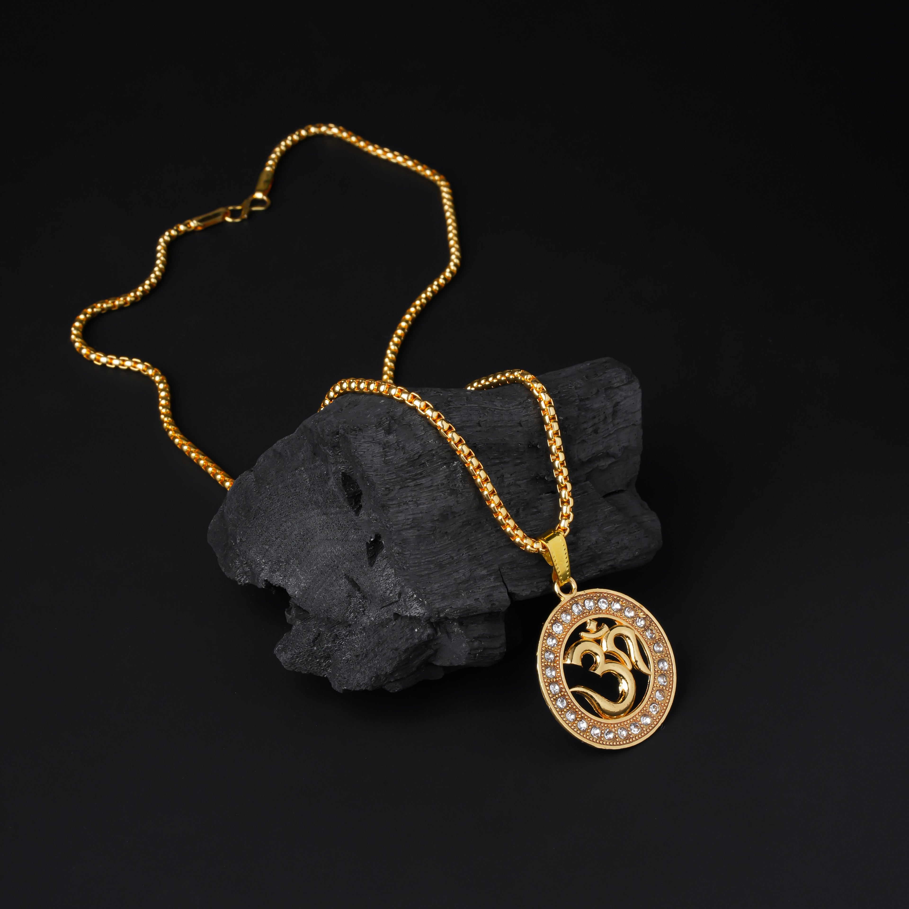 OM DIAMOND PENDENT WITH CHAIN