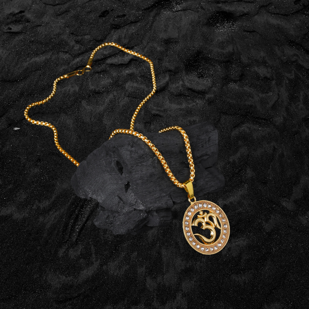 OM DIAMOND PENDENT WITH CHAIN