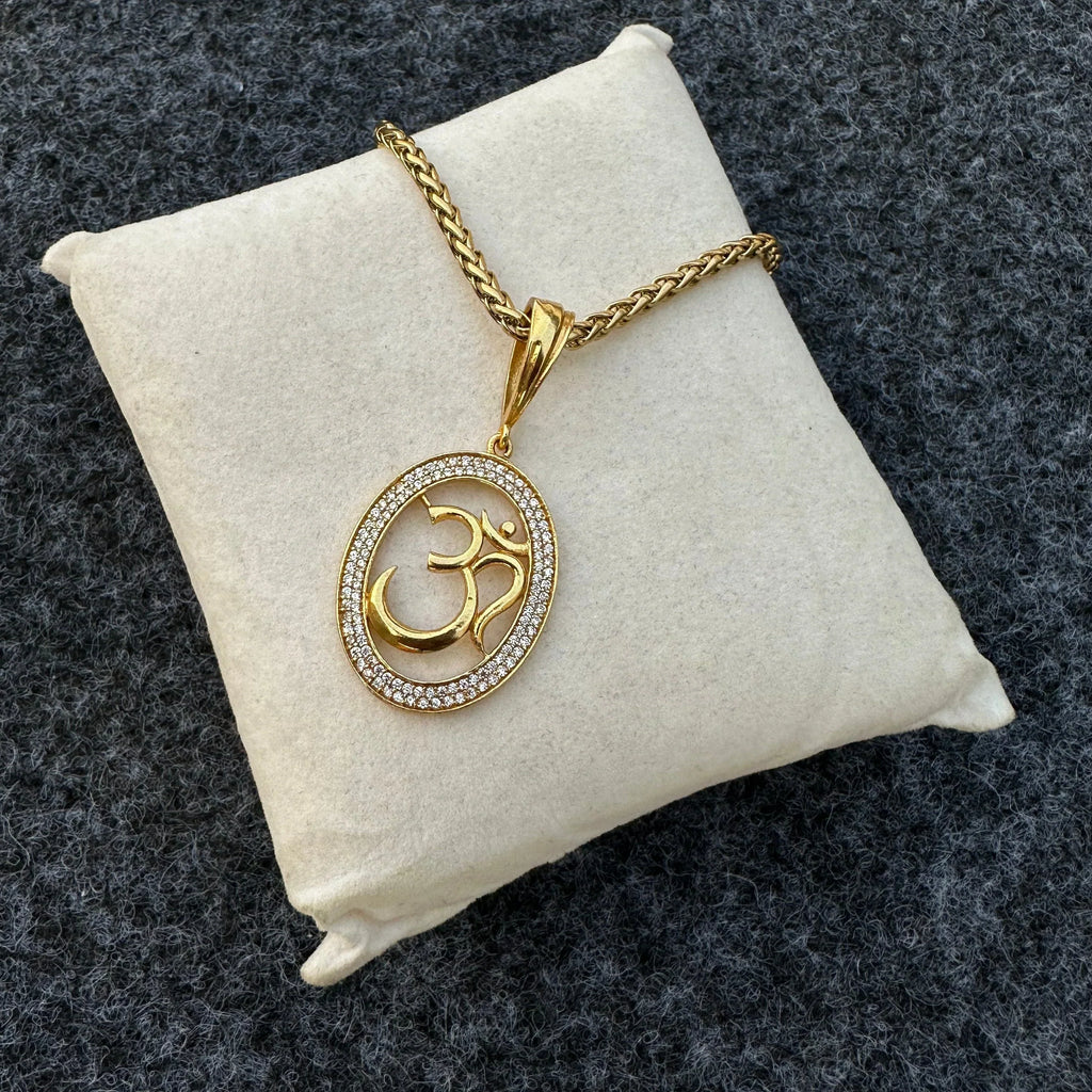 Om Diamond Pendalt With Chain