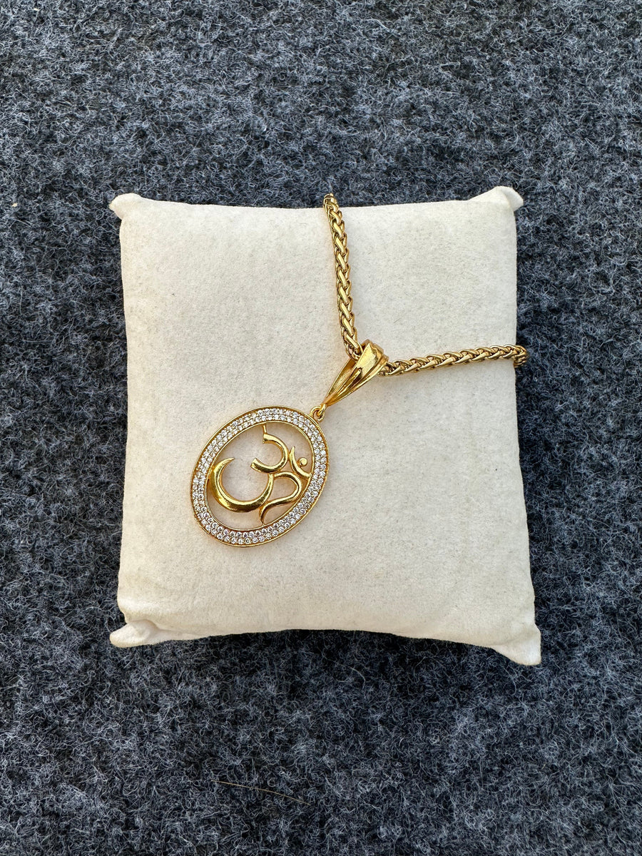 Om Diamond Pendalt With Chain